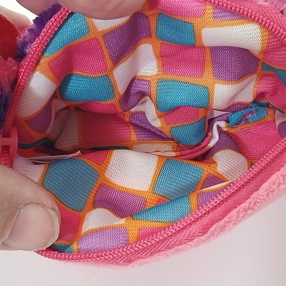 Tysilk Gilbert the Giraffe wristlet Purse - Picture 4 of 6